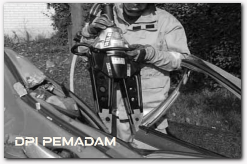 Alat Ekstrikasi Spreader