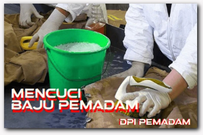 Mencuci Baju Pemadam