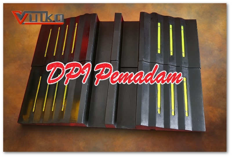 Hose bridge ramp Vulko pelindung selang pemadam kebakaran dari kendaraan berat.