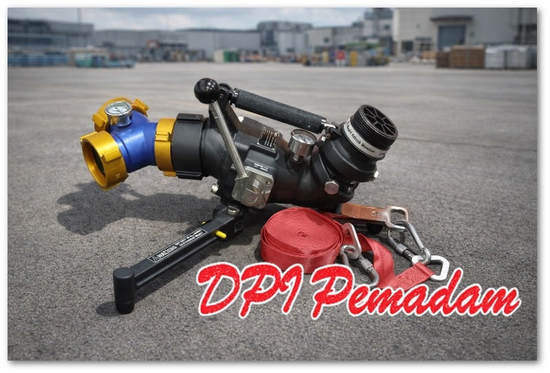 Fire monitor dalam sistem proteksi kebakaran industri untuk pengendalian dan pemadaman api.